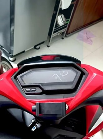 Winner X motorbike phone holder rotates 360 degrees